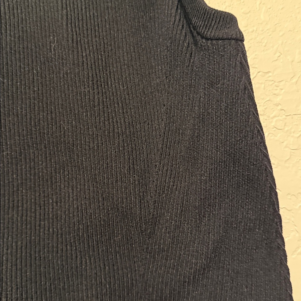 Cuts Size Small Ribbed High Neck Tank - Picture 2 of 5